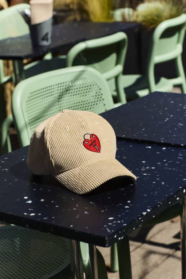 Casquette beige velour côtelé PBC cadenas coeur Paname merchandising