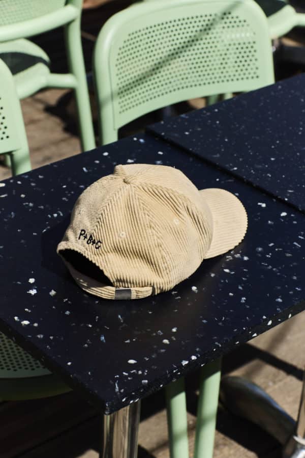 Casquette beige velour côtelé PBC cadenas coeur Paname merchandising