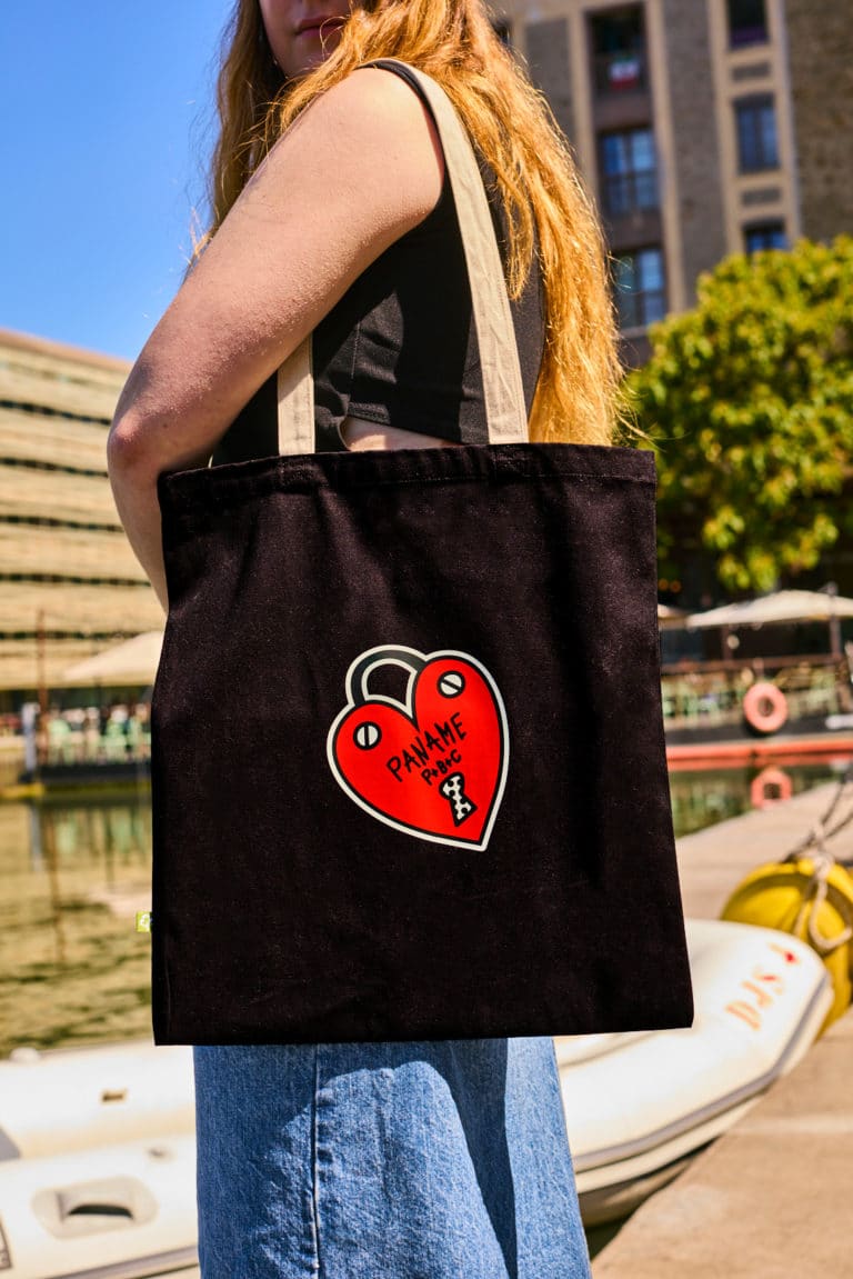 Tote bag noir paname cadenas coeur rouge merchandising