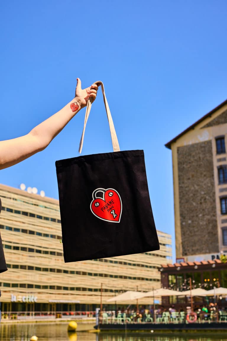 Tote bag paname cadenas coeur rouge merchandising
